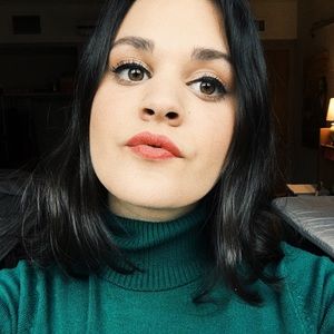 Meet your Posher, Phoebe